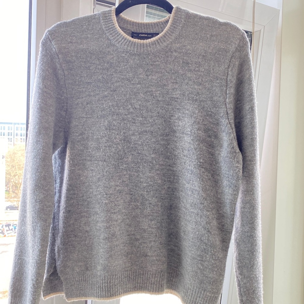 Zara grey sweater with white rim